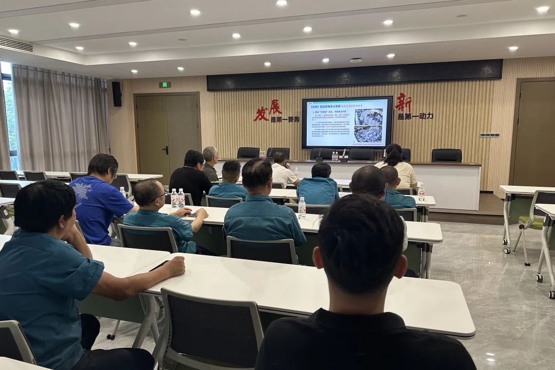 Si ChichShu Polyester miapil sa pagbansay sa paghubad sa mga yawe nga clause sa standardized nga palisiya sa pagdumala sa kalikopan alang sa kinatibuk-ang solidong industriya nga basura