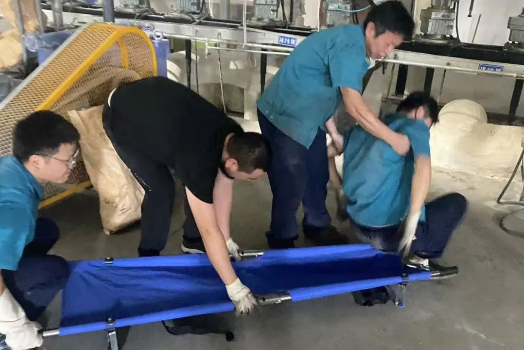 Si Chichu Polyester nagpahigayon sa emergency rescue dration alang sa heatstroke nga gipahinabo sa taas nga temperatura